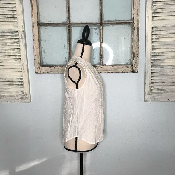Chelsea28 Women's Ivory Button-up Sleeveless Blouse Size Small NWT - Picture 5 of 10